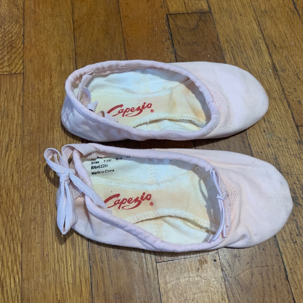 Capezio Ballet Slipper Size 7.5M